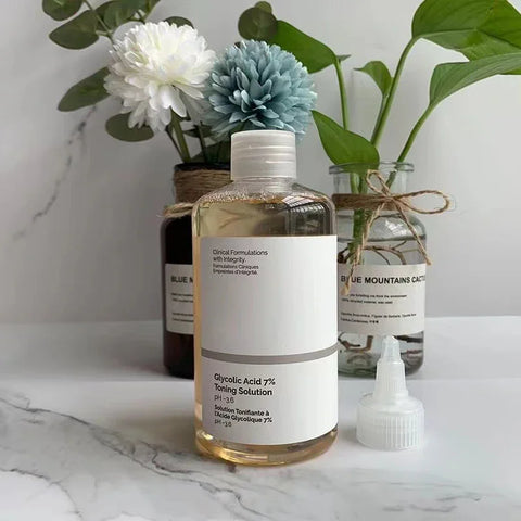 Gentle exfoliation improves skin condition, brightens skin tone, facial skin care glycolic acid 7% toner 240ML